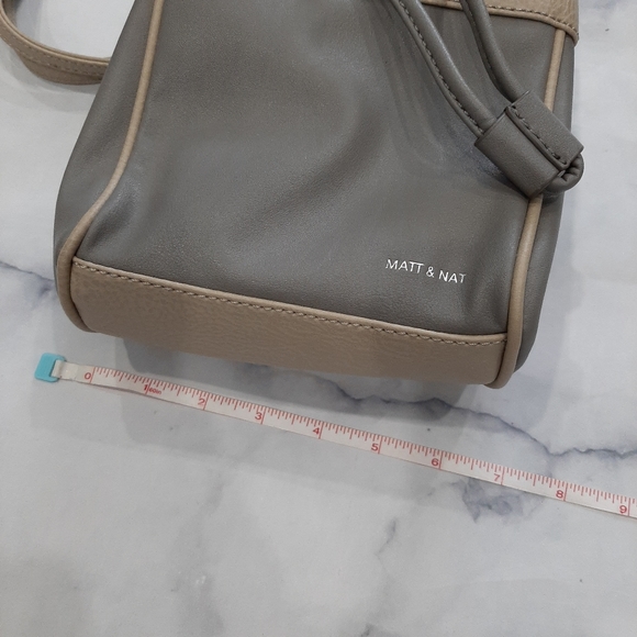 Matt & Nat Sora Vegan Leather Bucket Bag - Picture 7 of 8